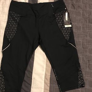 NWT Calia Journey Reflective Capri